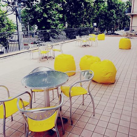 Hotel Ideale Young People Under 40 Rimini Exterior foto