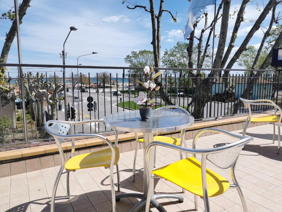 Hotel Ideale Young People Under 40 Rimini Exterior foto