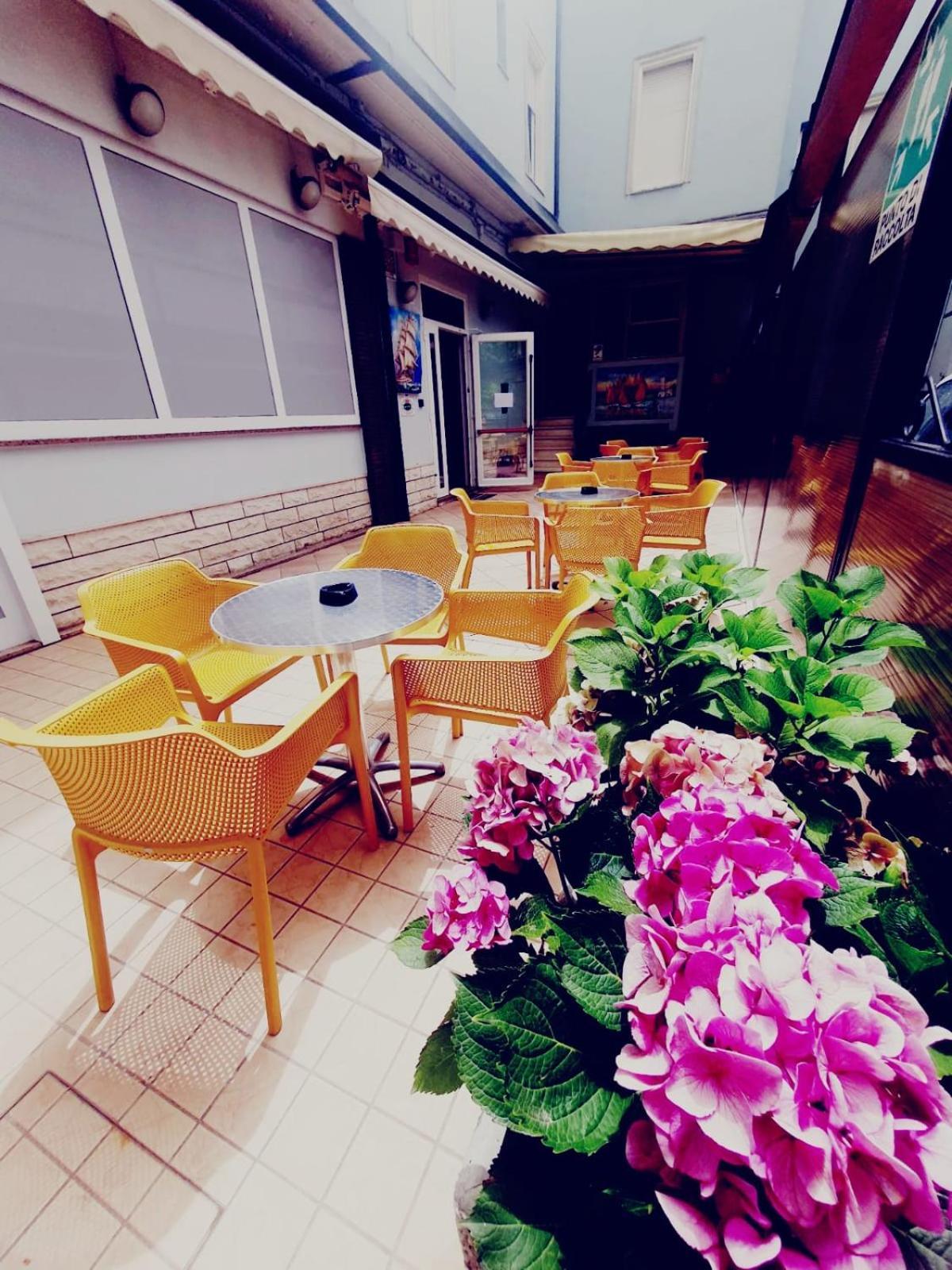 Hotel Ideale Young People Under 40 Rimini Exterior foto