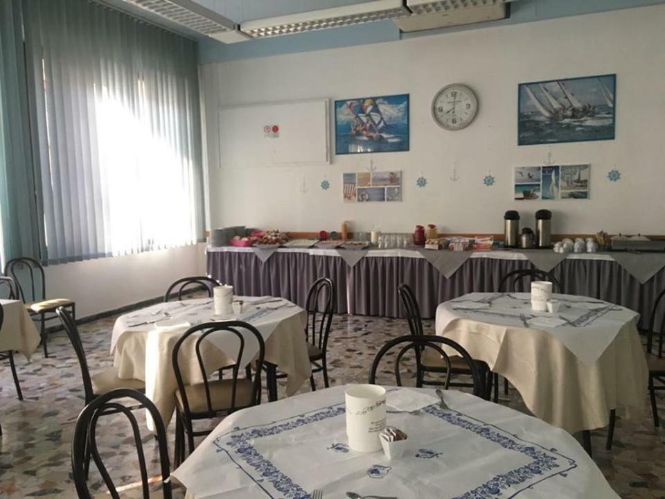 Hotel Ideale Young People Under 40 Rimini Exterior foto